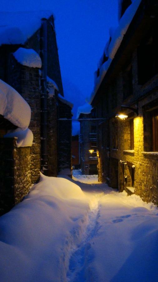 Edif. La Corona El Pueyo de Jaca Exteriör bild